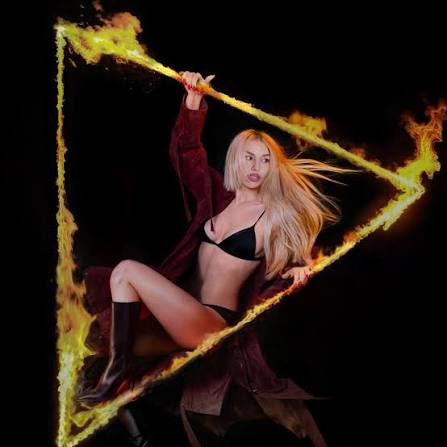 AVA MAX — DON'T CLICK PLAY